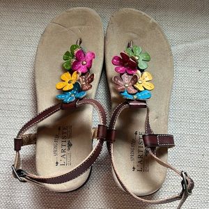 EUC L’Artiste colorful leather sandals size 8.5 US